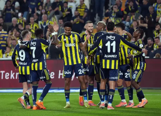 Kadıköy'de Şok Tepki: Fenerbahçe'de Uzun Süre Sonra Sahaya Dönen İsim Yuhalandı