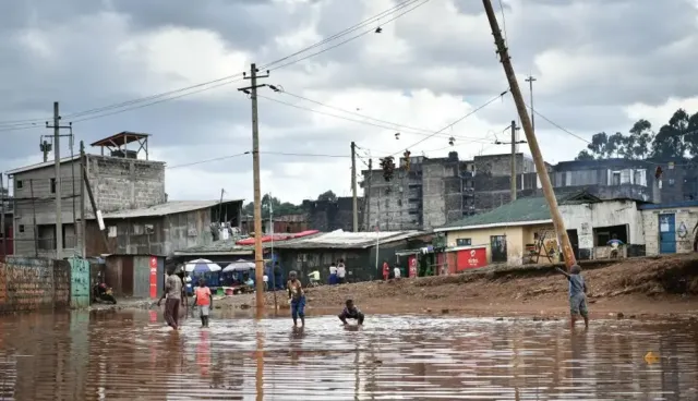 Kenya'da Şiddetli Sel Felaketi: En Az 10 Kişi Hayatını Kaybetti