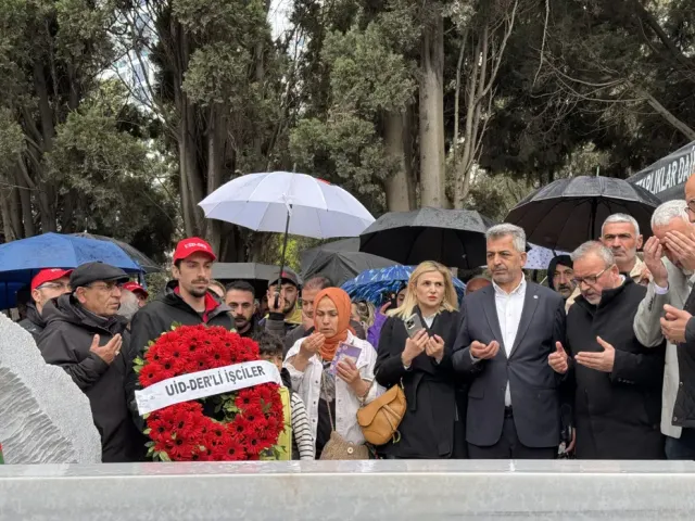 Sırrı Süreyya Önder Vefatının Birinci Yılında Anıldı: Siyaset ve Sanat Dünyası Bir Arada