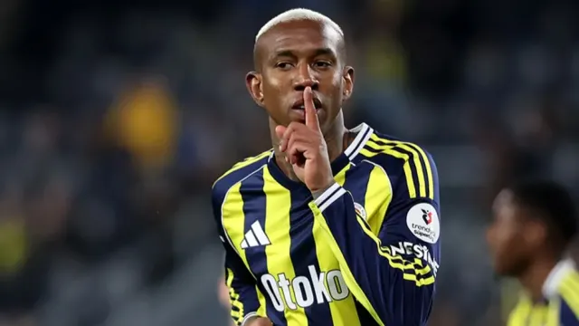 Fenerbahçe'de Anderson Talisca Şovu: Başakşehir Mağlup, Puan Farkı Kapandı