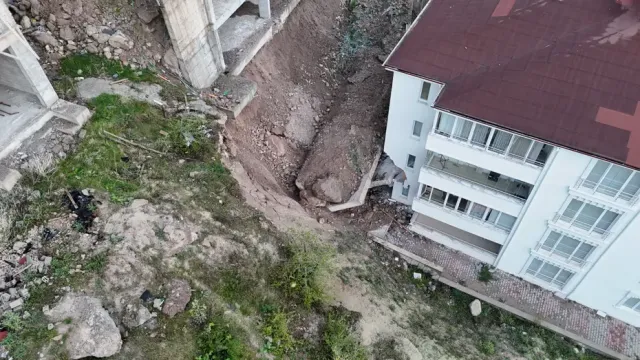 Nevşehir'de İstinat Duvarı Faciası: 10 Ev Tahliye Edildi