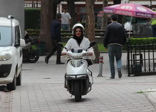 Evde Anne Sokakta Motokurye: Sibel Üzgün'ün İlham Veren Başarı Hikayesi