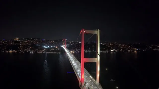 Galatasaray Şampiyonluğu 15 Temmuz Şehitler Köprüsü'nde Kutlandı