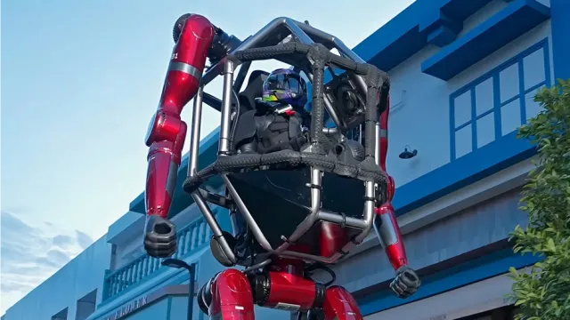 Çin'den Devrimsel Teknoloji: 3 Metrelik İnsanlı Robot GD01 Tanıtıldı