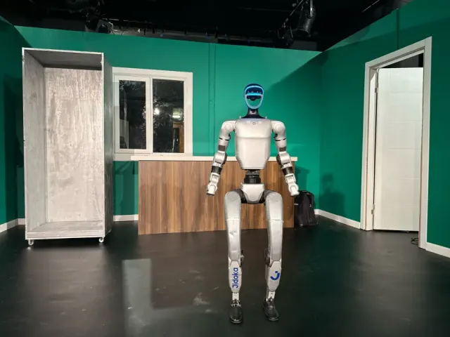 Tiyatroda Yapay Zeka Devrimi: İnsansı Robot Sahneye Çıkıyor
