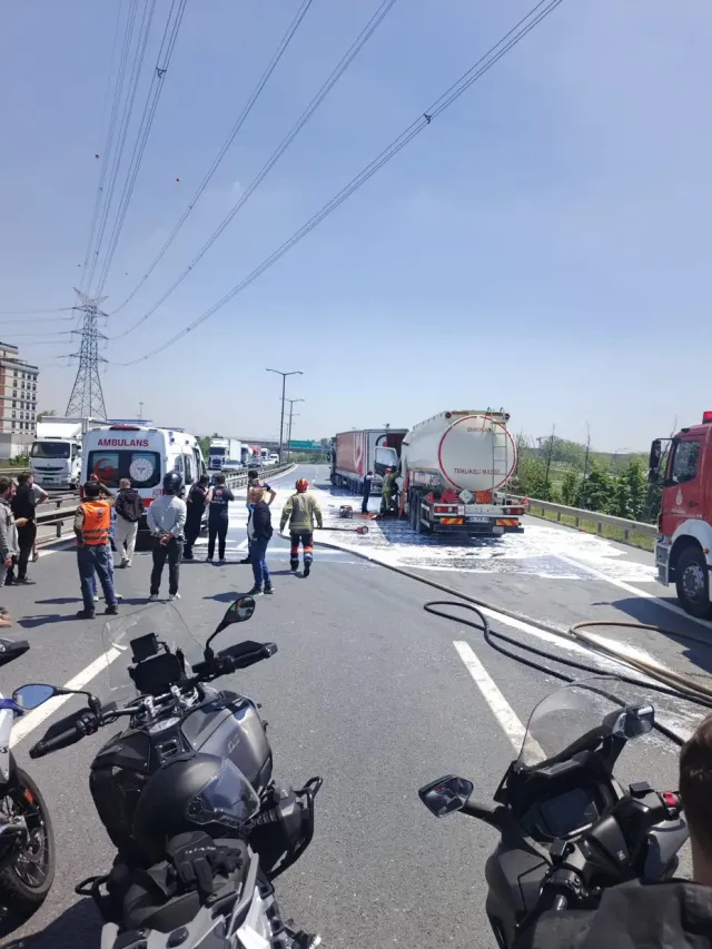 TEM Otoyolu'nda Büyük Kaza: İstanbul İstikametinde Trafik Durma Noktasına Geldi