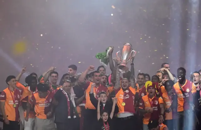 Galatasaray'da Şampiyonluk Coşkusu: RAMS Park'ta Kupa Töreni