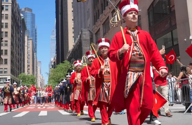 New York'ta 43. Türk Günü Coşkusu: Dev Yürüyüş ve Kültürel Şölen
