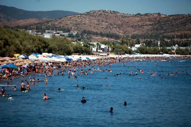 Bodrum'da Tatil Sezonu Başladı: Plaj Giriş ve Harcama Limitleri Belli Oldu