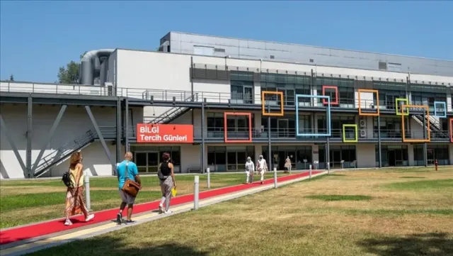 İstanbul Bilgi Üniversitesi'nin Faaliyet İzni İptal Edildi: Öğrenciler İçin Süreç Nasıl İşleyecek?