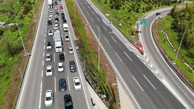 Bayram Tatili Başladı: Bolu Dağı Geçişinde Trafik Yoğunluğu