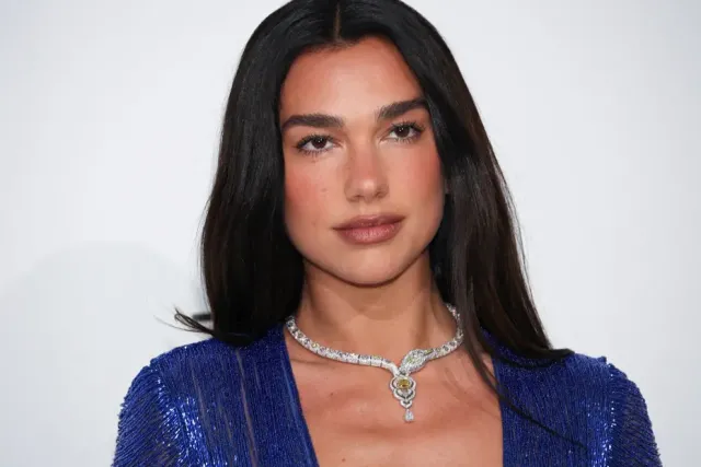 Dua Lipa ve Callum Turner Londra'da Dünyaevine Girdi