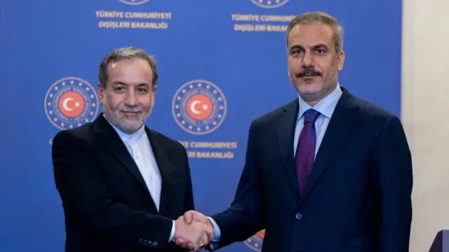 Dışişleri Bakanı Hakan Fidan'dan Kritik Diplomasi: Abbas Arakçi ile Görüştü