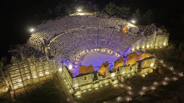 Patara Antik Kenti'nde Gece Müzeciliği Sezonu Başladı: Tarih Işıklarla Aydınlandı