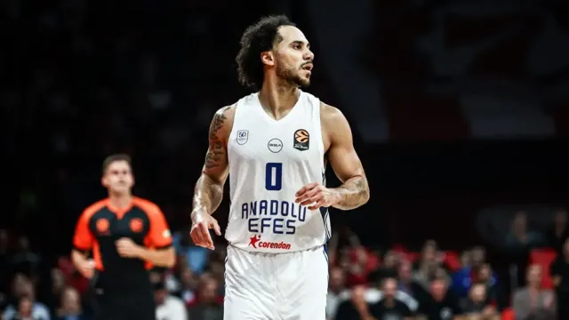 Anadolu Efes'te Shane Larkin Dönemi Sona Erdi: Efsaneye Duygusal Veda