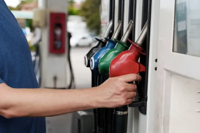 Benzine Rakip Çıktı: İnek Gübresiyle Çalışan Araçlar Yola Çıkıyor