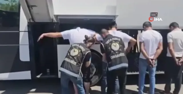 İstanbul TEM Otoyolunda Büyük Operasyon: Yolcu Otobüsünden 120 Tabanca Çıktı