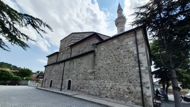 534 Yıllık Tarihi Kurşunlu Camisi: Gizemli Semboller ve Kusursuz Kıble
