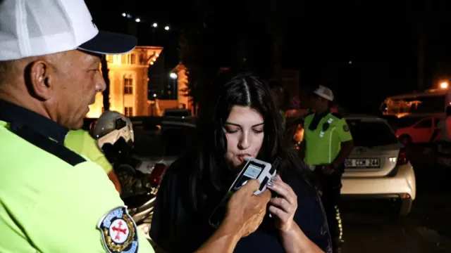 Adana'da Sıkı Trafik Denetimi: 42 Sürücüye Ceza Yağdı
