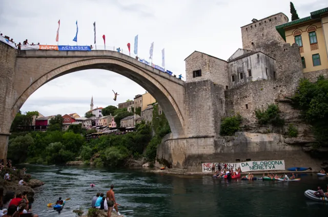 460 Yıllık Tarihi Gelenek: Mostar Köprüsü Atlayışları Gerçekleştirildi