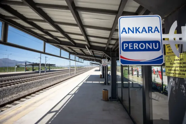 Tarih Belli Oldu: Ankara-Istanbul Arasi 4 Saatin Altina Iniyor
