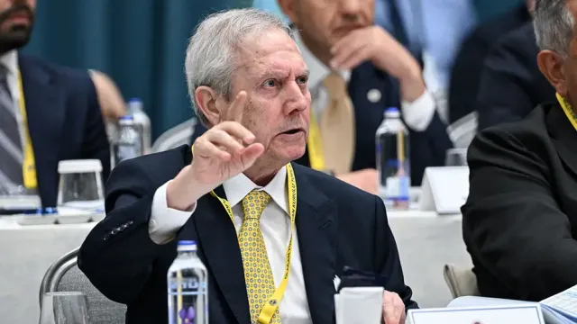 Fenerbahçe Divan Kurulu'nda Büyük Gerginlik: Aziz Yıldırım ve Eski Yöneticiler Karşı Karşıya