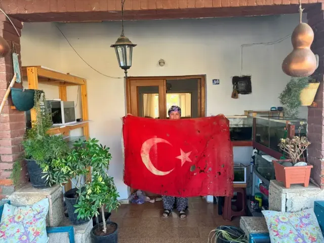 36 Yıllık Emanet: Kıbrıs Barış Harekâtı'nda Kullanılan Tarihi Bayrak Türkiye'ye Getiriliyor