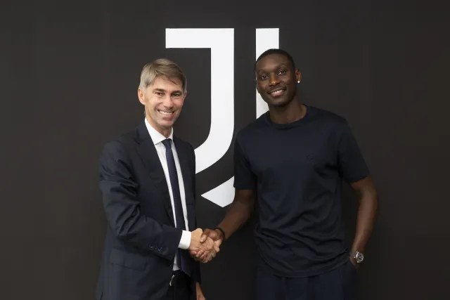 Juventus'tan Üst Üste İmzalar: Randal Kolo Muani Resmen Geri Döndü