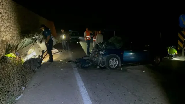 Bursa'da Feci Kaza: İki Otomobil Kafa Kafaya Çarpıştı, Anne ve Kızı Hayatını Kaybetti