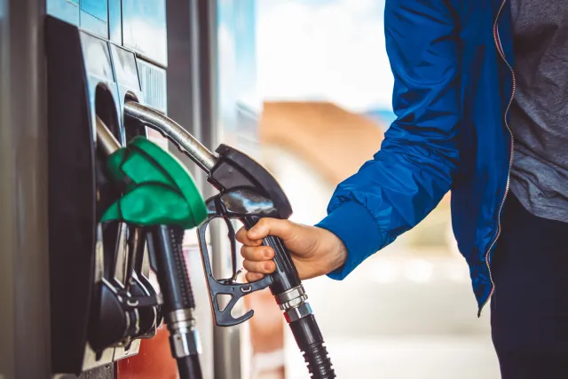 Motorine Yeni İndirim Geliyor: Akaryakıt Fiyatlarında Düşüş Beklentisi