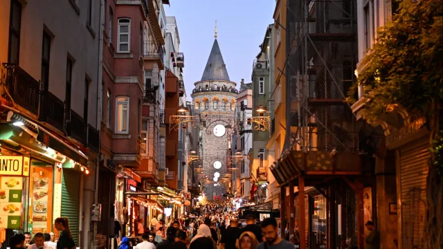 Meteorolojiden İstanbul İçin Kritik Gece Uyarısı: Sıcaklık ve Nem Rekoru Kırılacak