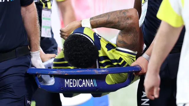 Fenerbahçe'de Jayden Oosterwolde Şoku: MR Sonucu Açıklandı