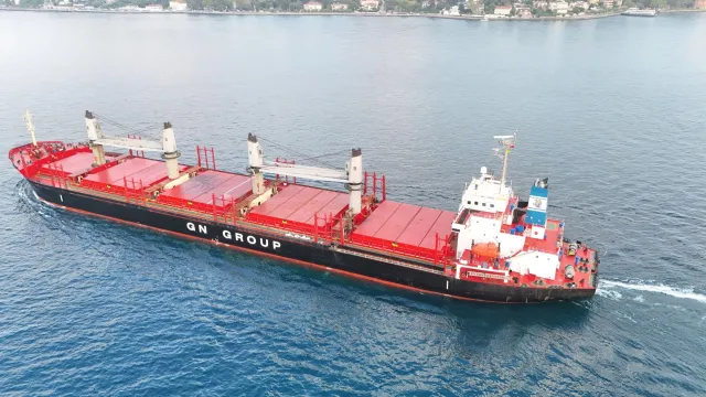 İHA ve Füze Saldırısında Hasar Gören Gemi İstanbul Boğazı'ndan Geçti