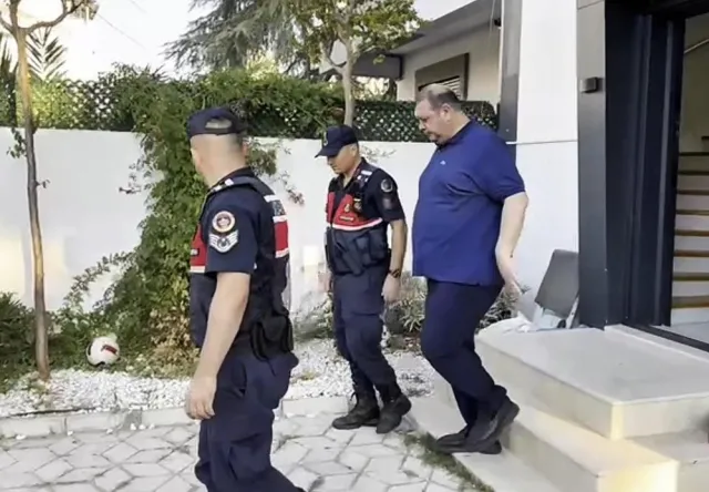 Tutuklanan Menderes Belediye Başkanı İlkay Çiçek Görevden Uzaklaştırıldı