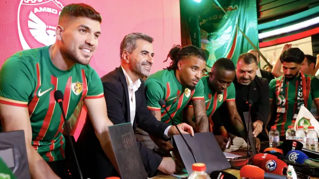 Amedspor'dan Gövde Gösterisi: 5 Yeni İsim İçin Görkemli İmza Töreni