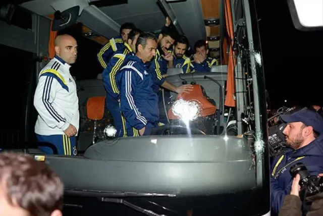 Fenerbahçe'den Takım Otobüsüne Saldırı Açıklaması: 5 Kişiyle Sınırlı Kalmayacak