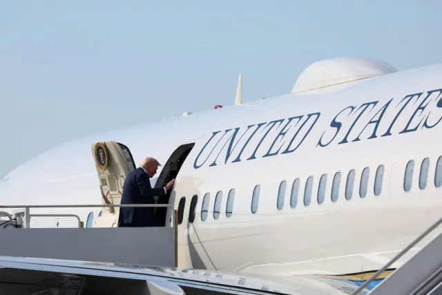 Trump'tan Gizli Uçuş Açıklaması: Benim Uçağım Daha Büyük Risk Altındaydı