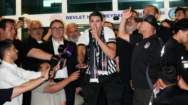 Beşiktaş, Dusan Vlahovic İçin Görkemli İmza Töreni Düzenliyor: Ne Zaman, Saat Kaçta?