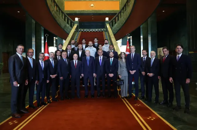 Cumhurbaşkanı Erdoğan Süper Lig'in Yeni Ekiplerini Külliye'de Kabul Etti