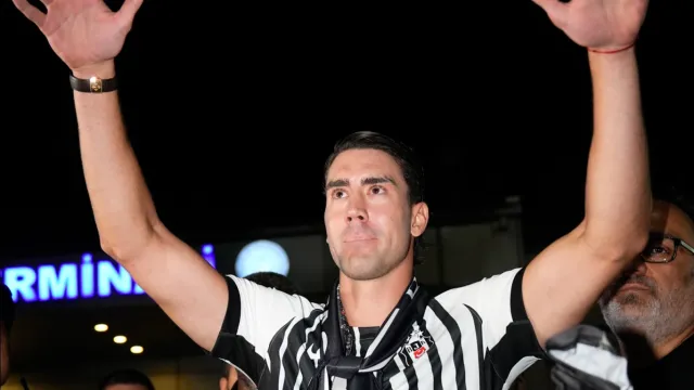 Beşiktaş Yeni Golcüsü Dusan Vlahovic İle Sözleşme İmzaladı