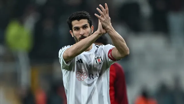 Beşiktaş'tan Necip Uysal Kararı: Emektar Kaptan Futbola Veda Ediyor