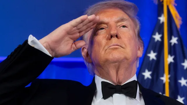 Donald Trump'tan Umman'a Sert Tehdit: Yolumuza Çıkarlarsa Bombalarız