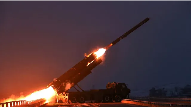 Trump'ın Görüşme Açıklamasından Hemen Sonra Kuzey Kore'den Füze Hamlesi