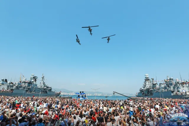 TEKNOFEST Mavi Vatan'da Üçüncü Gün Heyecanı: Gölcük'te İğne Atsan Yere Düşmez