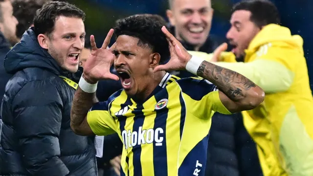 Fenerbahçe'de Jayden Oosterwolde İmzaya Yakın: Roma Transferi Bugün Bitiriyor