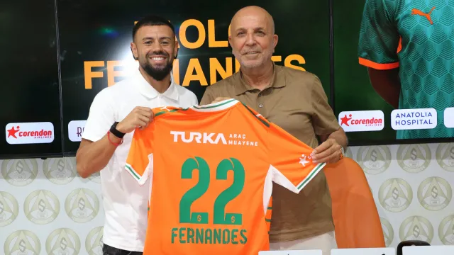Alanyaspor'dan Kadroya AEK Takviyesi: Paolo Fernandes Sezon Sonuna Kadar Kiralandı