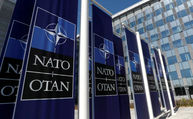 İsviçre'de Kritik Referandum: NATO ve Yaptırım Karşıtı Yeni Tarafsızlık Modeli Oylanıyor