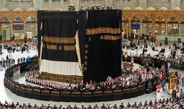 Kabe’nin Mukaddes Örtüsü Muharrem Ayının İlk Gününde Yenilendi
