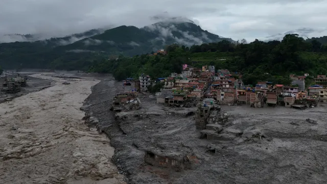 Önce deprem sanıldı, ardından sular geldi: Nepal'deki felaketin gerçek nedeni ne?