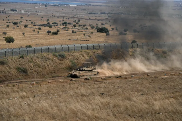 İsrail'den Suriye'ye Askeri Müdahale: Köylere Baskın ve Topçu Atışı